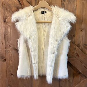 CAPRI Women's Faux Fur Vest in Cream
